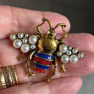 DESIGNER LARGE BEE PIN